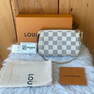 💜SOLD💜Louis Vuitton Mini Pochette Accessoires Azur